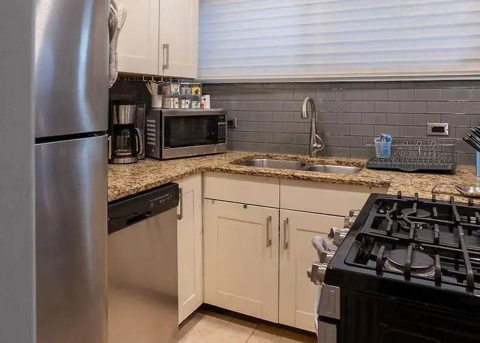 Ferienhaus 3-story Townhome Free Parking Private Patio Washer-dryer