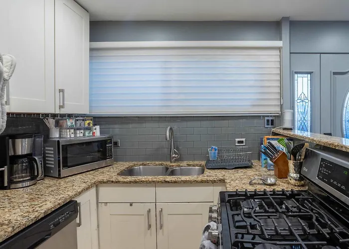 Ferienhaus 3-story Townhome Free Parking Private Patio Washer-dryer *